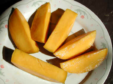 fruit-mango-cut.jpg (714272 bytes)