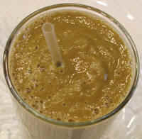 Green Smoothie with Collard Greens, Spinach, Tomatoes, Ginger and More