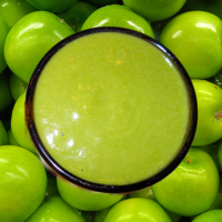 smoothie and apples